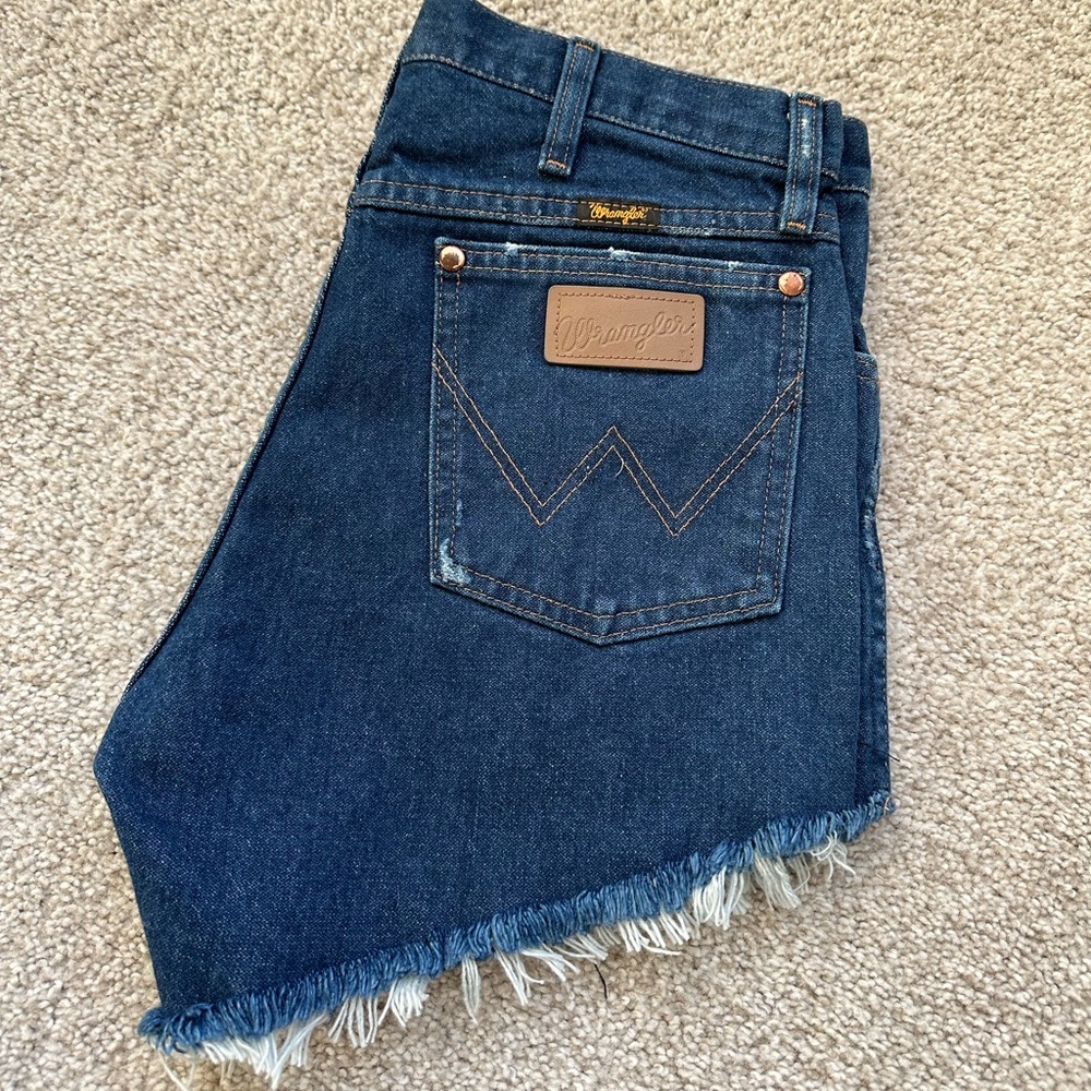NWT WRANGLER JEAN SHORTS — SIZE 28 (WBSO4DK)
